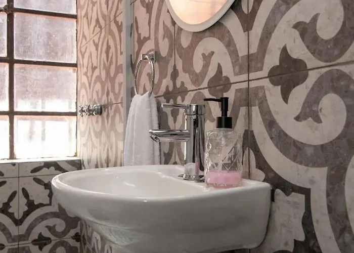 Elegant Historic 2br With Quiet Patio Walk To Zocalo * México DF
