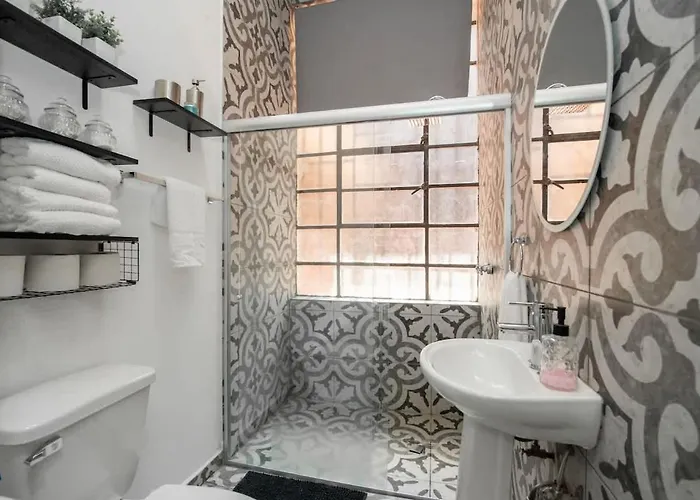 Elegant Historic 2br With Quiet Patio Walk To Zocalo Apartamento