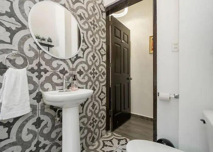 Elegant Historic 2br With Quiet Patio Walk To Zocalo * México DF