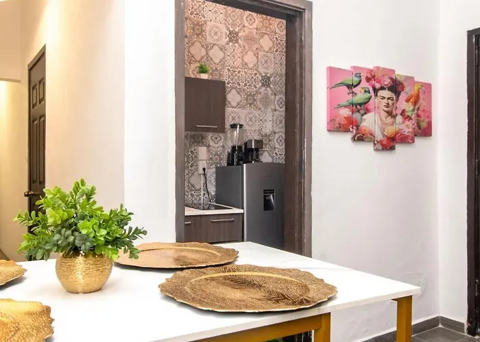 Elegant Historic 2br With Quiet Patio Walk To Zocalo Apartamento